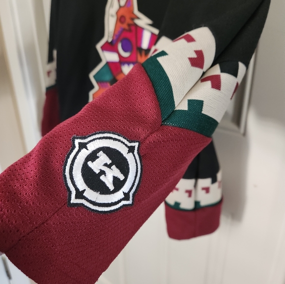 90s Koho NHL Phoenix Coyotes Kachina Black Hockey Jersey Mens size small - Picture 4 of 4